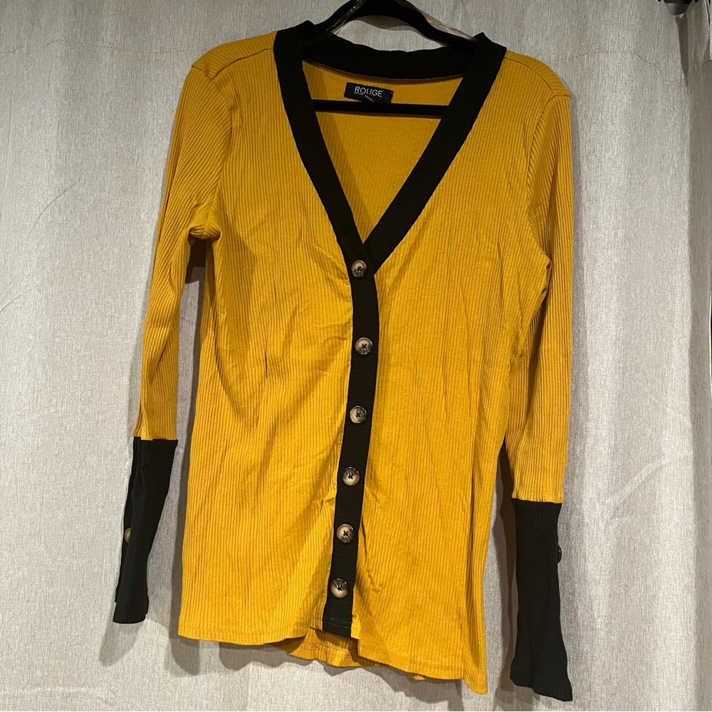 Black and yellow light weight sweater